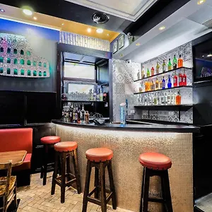 Alessandro Palace & Bar Hostel Rzym